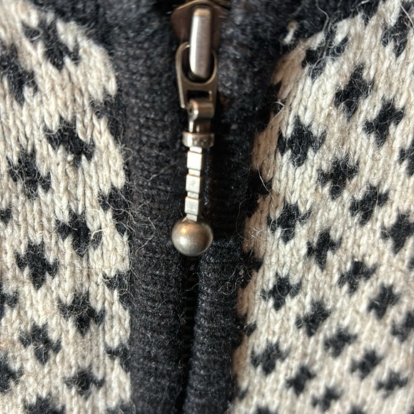 Beautiful CIGNAL  zipper sweater - Picture 3 of 4